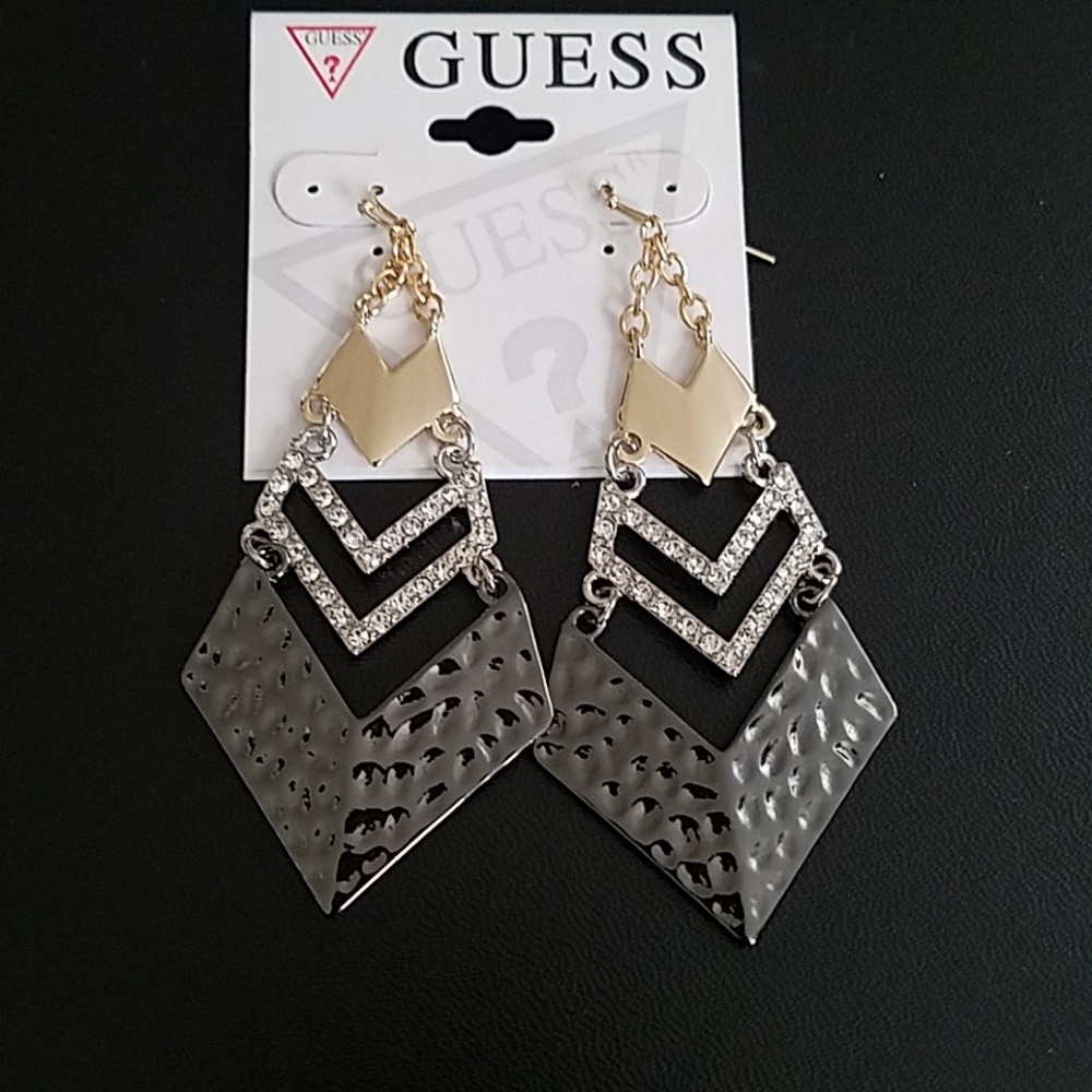 NWT Women's Guess drop earrings pierced